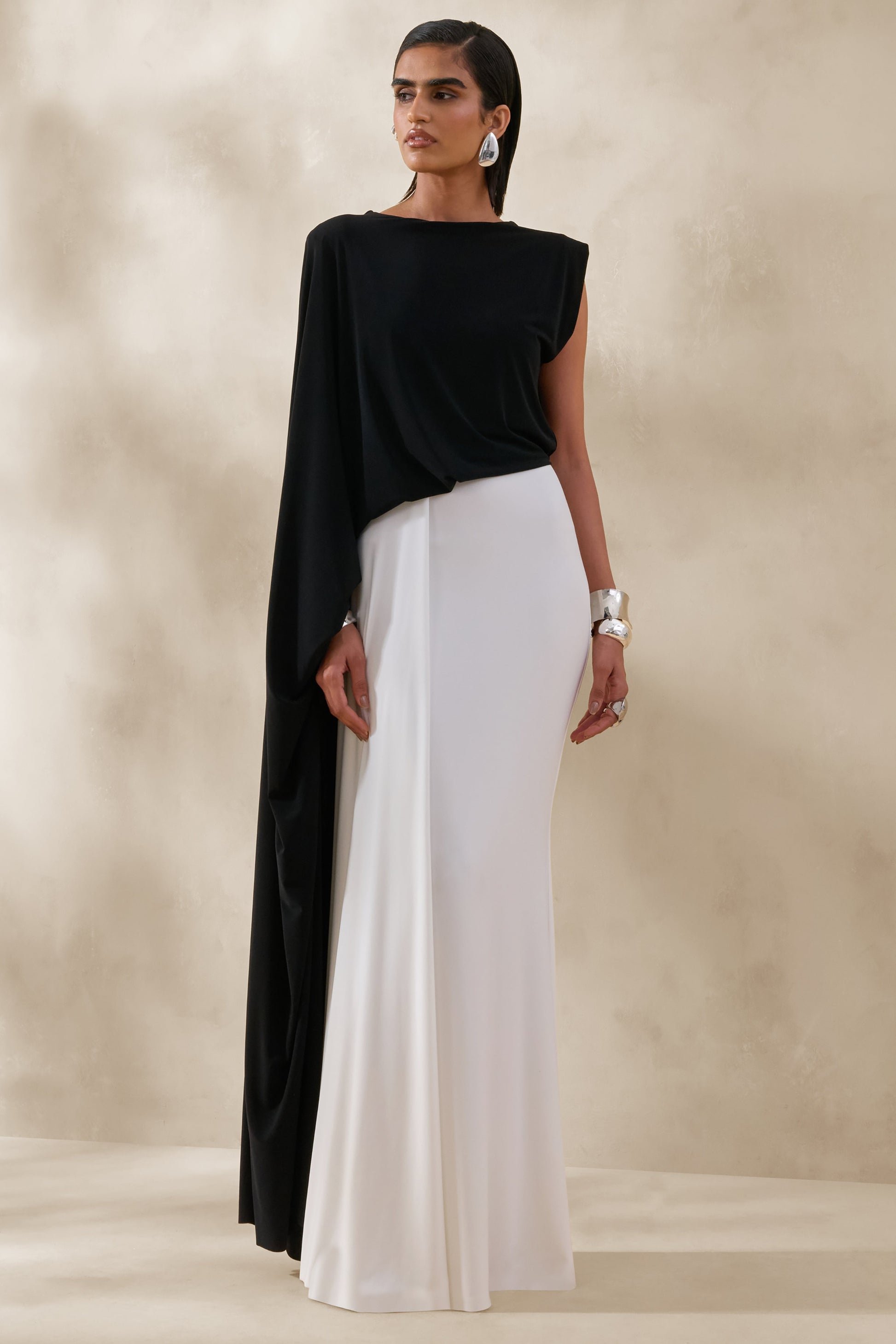 Carenza | Black & White Wide-Neck Maxi Dress With Cape-Sleeve