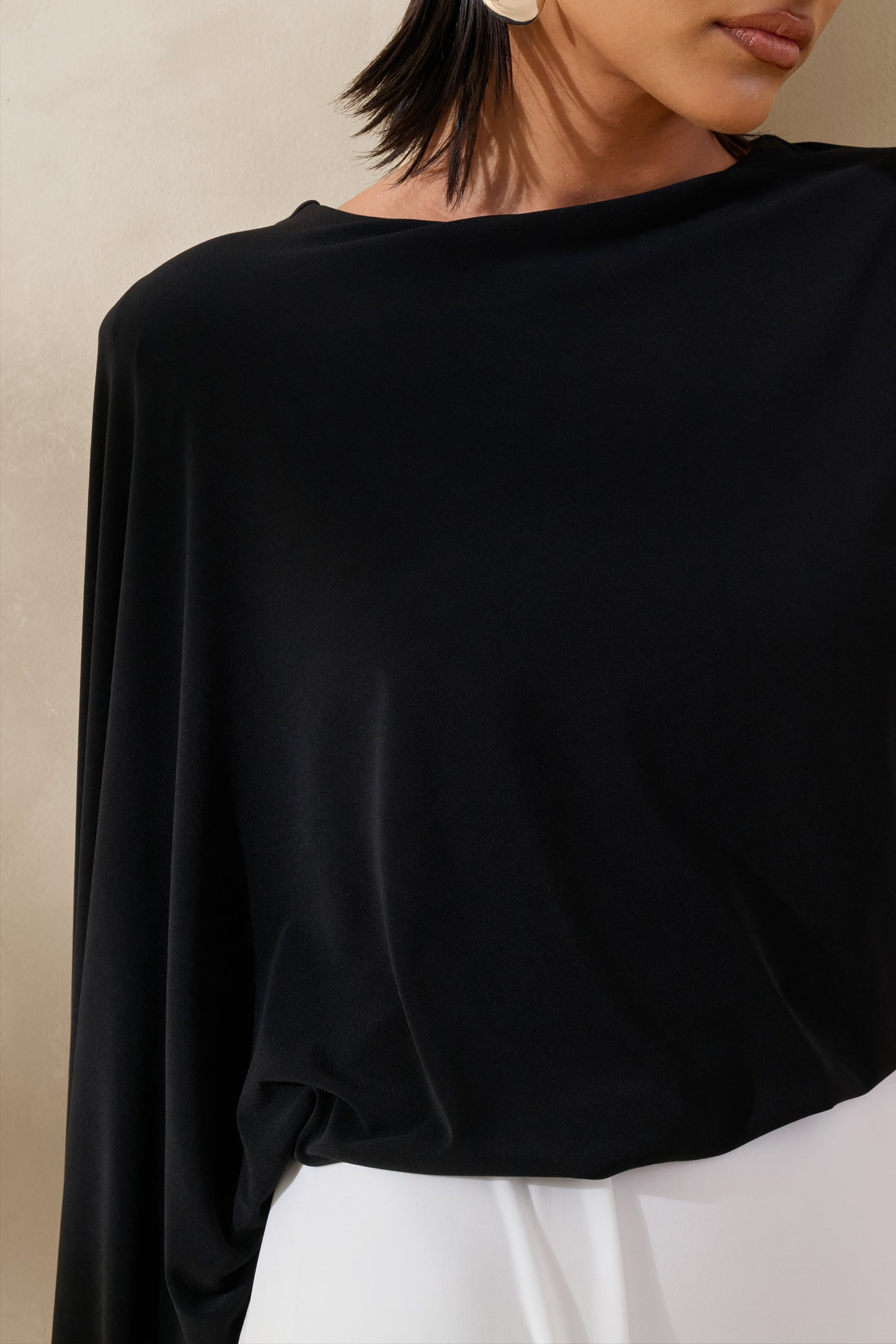 Carenza | Black & White Wide-Neck Maxi Dress With Cape-Sleeve